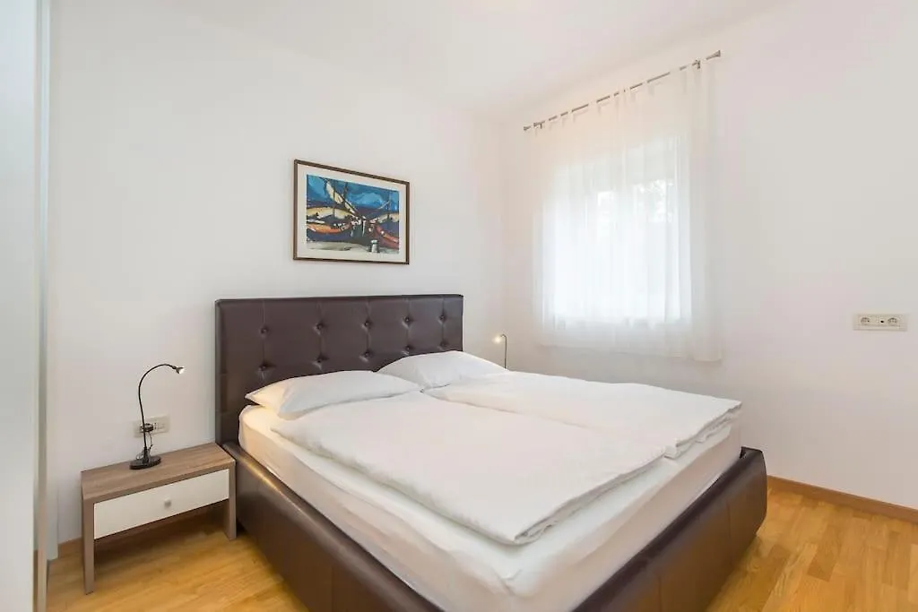 Villa Dani-With Big Pool 50M2 Labin  Labin (Istria)